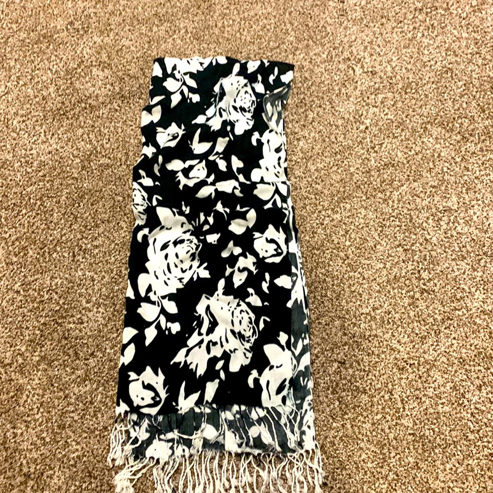 Pashmina Floral Scarf Black Soft White NWT Fringe Wearable Art Wrap Shawl